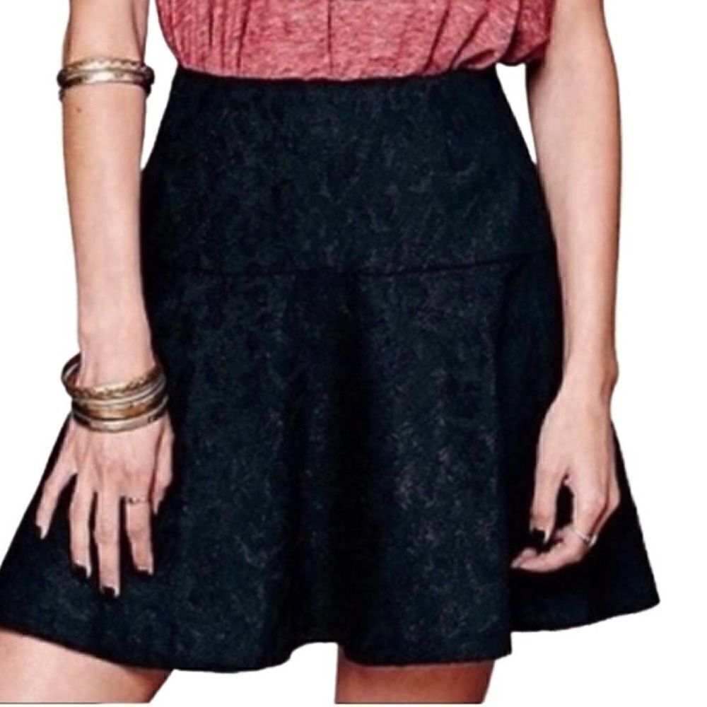 Free people Black chenile leopard skirt size 4